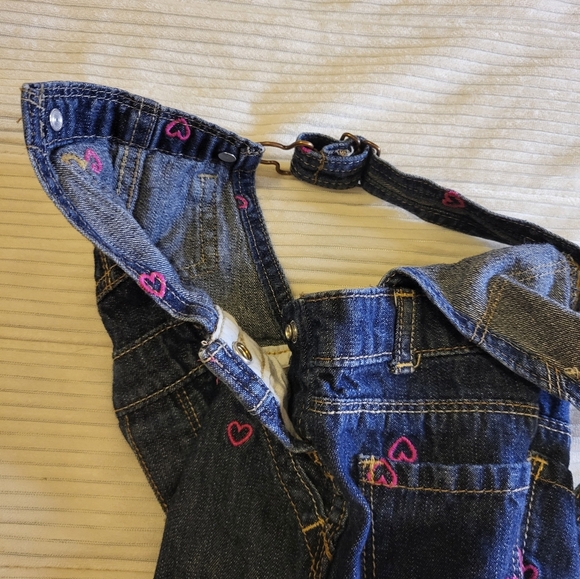 Oshkosh Jean Bibs with pink hearts size 12mon - Picture 7 of 9